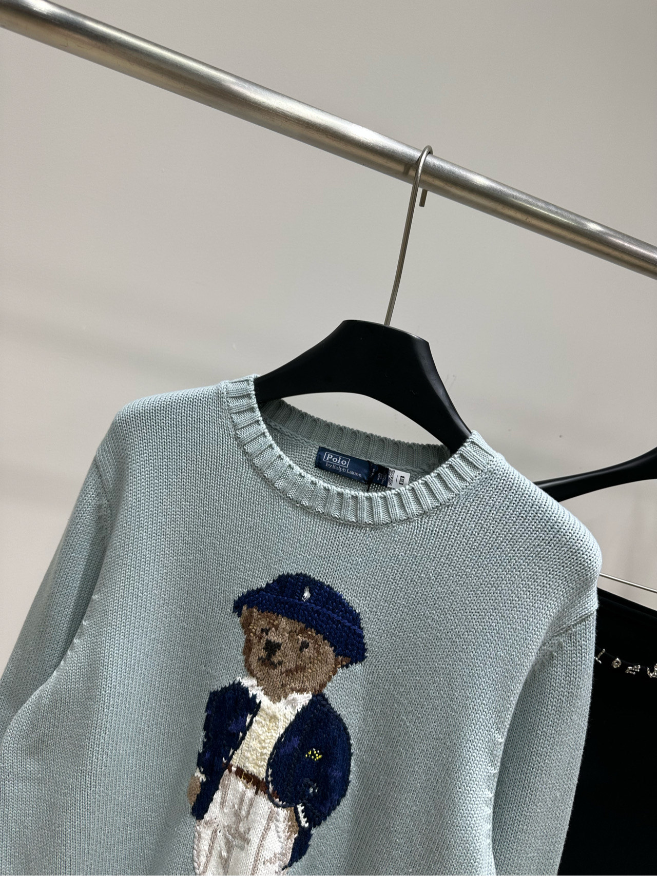 【拉夫浅雾霾蓝小熊圆领毛衣】 🔺,面料:棉 颜色:浅雾霾蓝 Ralph Lauren 可爱小熊又来喽 浅雾霾蓝的配色温柔 【拉夫浅雾霾蓝小熊圆领毛衣】 🔺,面料:棉 颜色:浅雾霾蓝 Ralph Lauren 可爱小熊又来喽 浅雾霾蓝的配色温柔