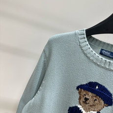 【拉夫浅雾霾蓝小熊圆领毛衣】 🔺,面料:棉 颜色:浅雾霾蓝 Ralph Lauren 可爱小熊又来喽 浅雾霾蓝的配色温柔 【拉夫浅雾霾蓝小熊圆领毛衣】 🔺,面料:棉 颜色:浅雾霾蓝 Ralph Lauren 可爱小熊又来喽 浅雾霾蓝的配色温柔