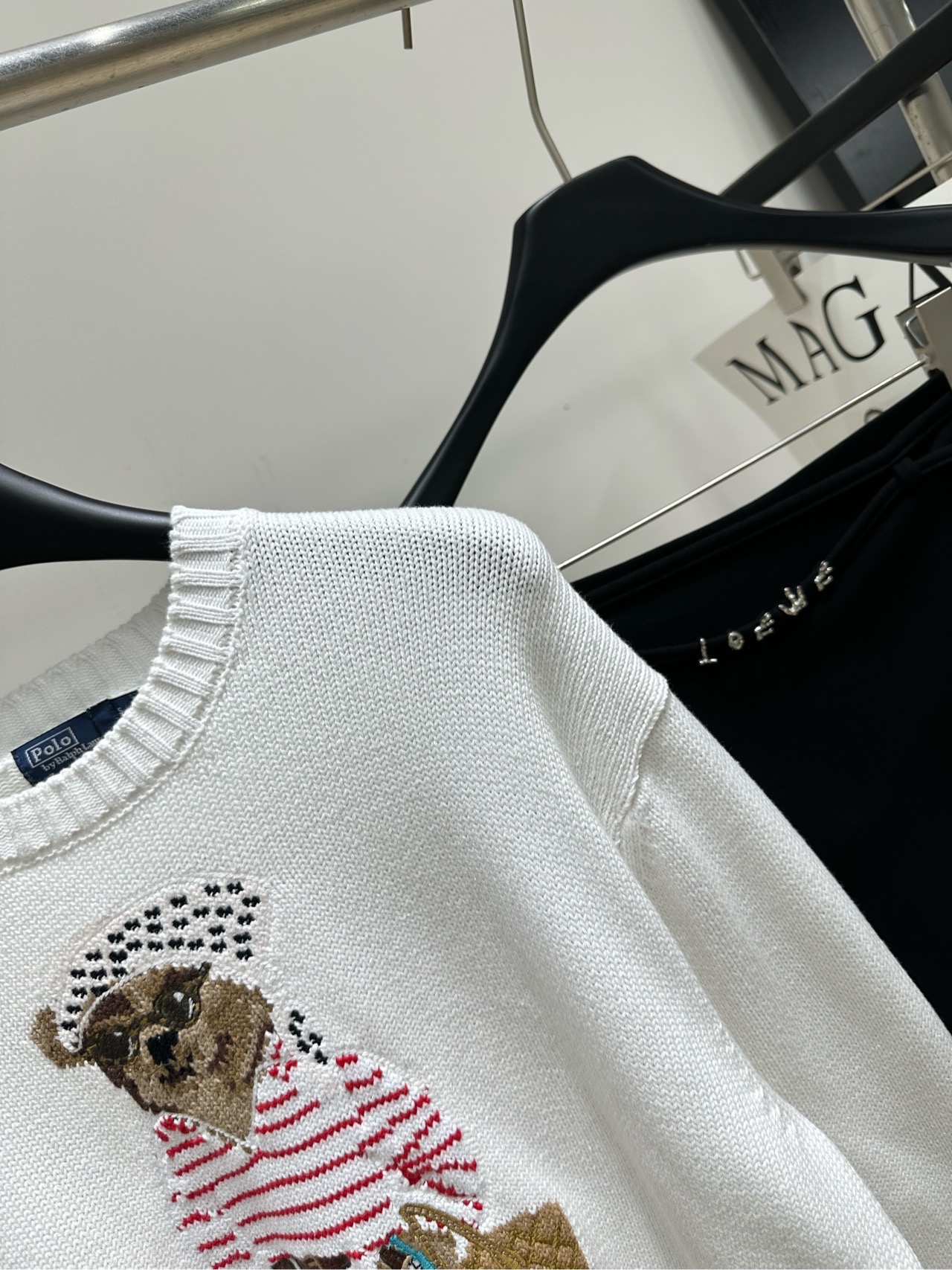 【拉夫白色卡通小熊圆领长袖毛衣】 🔺，面料：棉 颜色：白色 Ralph Lauren 的度假小熊毛衣​​ 白色底配上立体