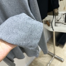 【M灰黑拼色贴布字母圆领长袖T】 🔺,面料:棉 颜色:灰色 26AW|缝制徽标撞色拼接长袖T恤上衣 miu风徽标撞 【M灰黑拼色贴布字母圆领长袖T】 🔺,面料:棉 颜色:灰色 26AW|缝制徽标撞色拼接长袖T恤上衣 miu风徽标撞