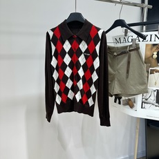 【M红棕白菱形格polo长袖开衫】 🔺,面料:羊绒 颜色:红棕白拼色 Miu*26SS 的红棕白菱格翻领针织开衫 菱 【M红棕白菱形格polo长袖开衫】 🔺,面料:羊绒 颜色:红棕白拼色 Miu*26SS 的红棕白菱格翻领针织开衫 菱