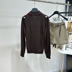 【M红棕白菱形格polo长袖开衫】 🔺,面料:羊绒 颜色:红棕白拼色 Miu*26SS 的红棕白菱格翻领针织开衫 菱 【M红棕白菱形格polo长袖开衫】 🔺,面料:羊绒 颜色:红棕白拼色 Miu*26SS 的红棕白菱格翻领针织开衫 菱