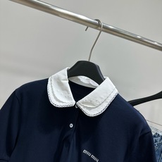 【M藏蓝花边娃娃领polo短袖T】 🔺,面料:棉 颜色:藏蓝 学院风娃娃领Polo衫|轻熟日常穿搭🖤 经典黑底搭配可拆卸 【M藏蓝花边娃娃领polo短袖T】 🔺,面料:棉 颜色:藏蓝 学院风娃娃领Polo衫|轻熟日常穿搭🖤 经典黑底搭配可拆卸