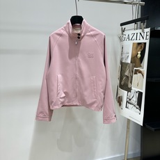 【M皮粉色立领拉链夹克外套】 🔺,面料:精仿羊毛 颜色:皮粉色 Miu 的樱花粉立领短夹克 低饱和樱花粉配色,立领双 【M皮粉色立领拉链夹克外套】 🔺,面料:精仿羊毛 颜色:皮粉色 Miu 的樱花粉立领短夹克 低饱和樱花粉配色,立领双