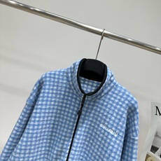 【M蓝白格立领拉链摇粒绒外套】 🔺,面料:棉羊毛混纺 颜色:蓝白格纹 Miu 26FW 的 baby 蓝格纹摇粒绒高 【M蓝白格立领拉链摇粒绒外套】 🔺,面料:棉羊毛混纺 颜色:蓝白格纹 Miu 26FW 的 baby 蓝格纹摇粒绒高