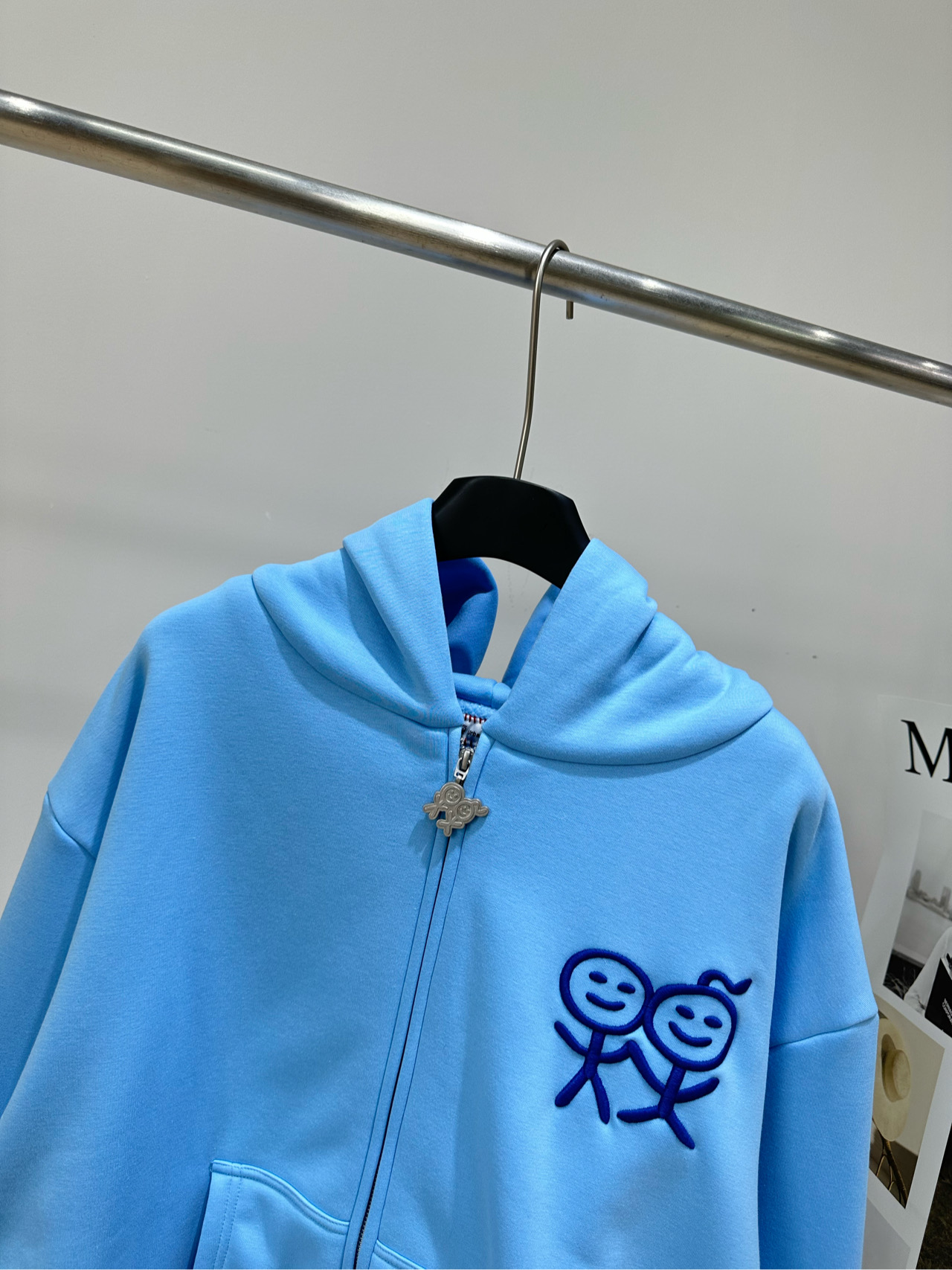 【ub天蓝色抓绒连帽拉链卫衣外套】 🔺，面料：棉混纺 颜色：天蓝色 Urban软fufu奶蓝街头崽 治愈感满分的火柴人刺