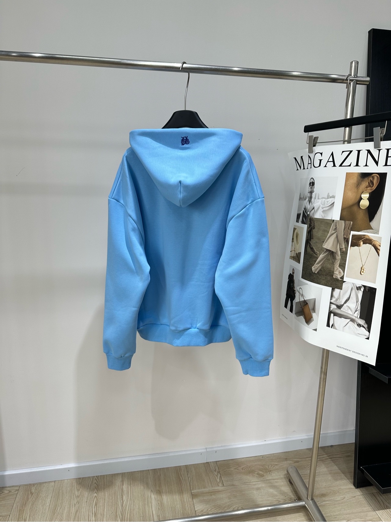 【ub天蓝色抓绒连帽拉链卫衣外套】 🔺，面料：棉混纺 颜色：天蓝色 Urban软fufu奶蓝街头崽 治愈感满分的火柴人刺