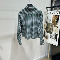 【M绿色格纹毛边长袖衬衫】 🔺,面料:棉 颜色:柠檬黄 Miu 26FW 的绿色细格纹短款衬衫 和上一条半裙是同一套 【M绿色格纹毛边长袖衬衫】 🔺,面料:棉 颜色:柠檬黄 Miu 26FW 的绿色细格纹短款衬衫 和上一条半裙是同一套
