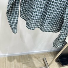 【M绿色格纹毛边长袖衬衫】 🔺,面料:棉 颜色:柠檬黄 Miu 26FW 的绿色细格纹短款衬衫 和上一条半裙是同一套 【M绿色格纹毛边长袖衬衫】 🔺,面料:棉 颜色:柠檬黄 Miu 26FW 的绿色细格纹短款衬衫 和上一条半裙是同一套