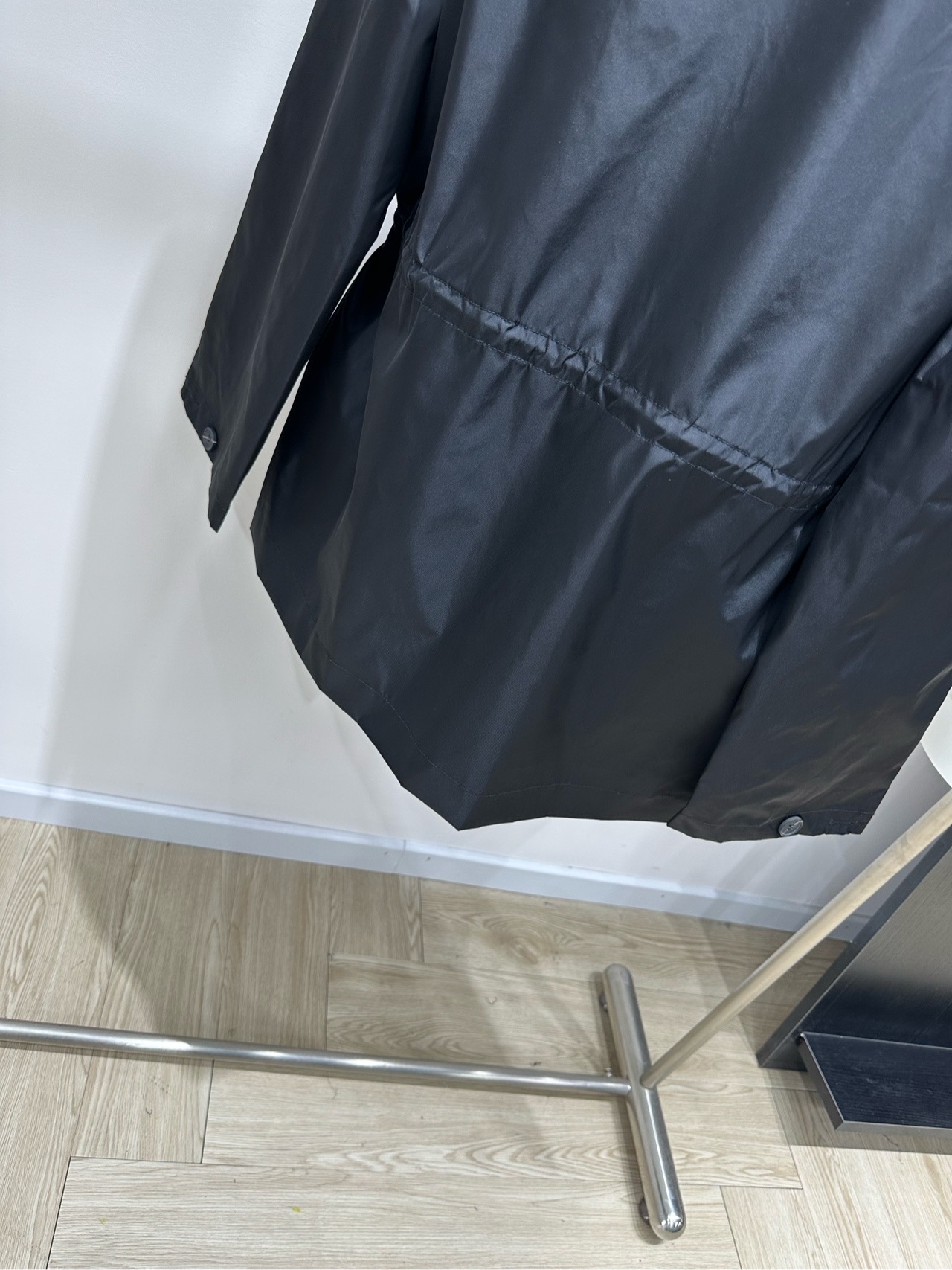 【P黑色双排扣立领中长款风衣】 🔺，面料：尼龙 颜色：黑色 𝐏𝐑𝐀*｜双排扣立领风衣外套 26SS秋季新款上新！ 这款R