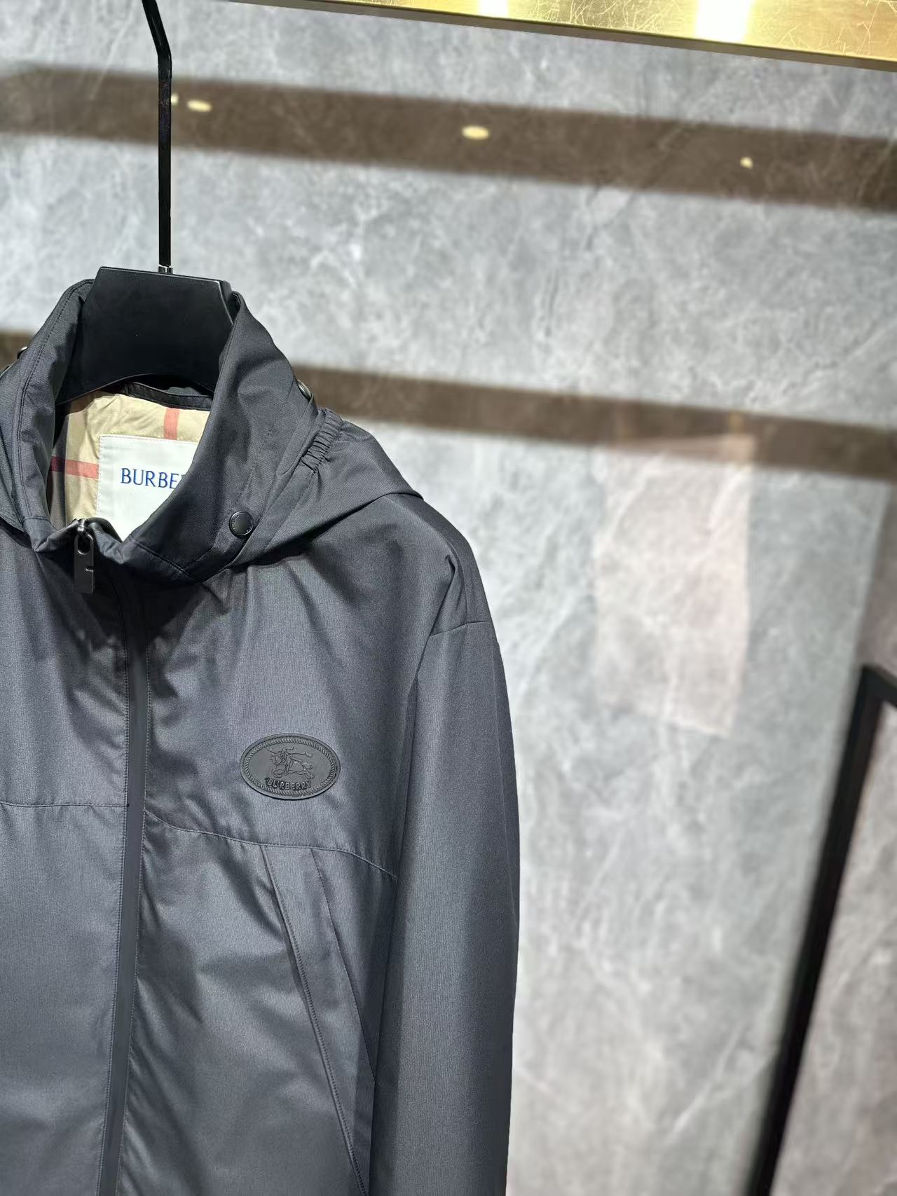 🆕Bur*erry 26男士连帽夹克外套 系列‼️‼️经典的英式传承依旧时尚韵味浓郁.独具一格的时尚单品