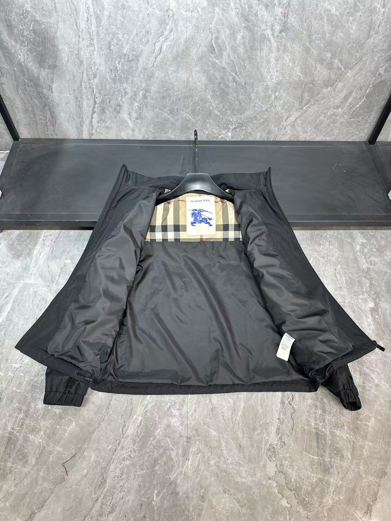 🆕Bur*erry 26男士连帽夹克外套 系列‼️‼️经典的英式传承依旧时尚韵味浓郁.独具一格的时尚单品