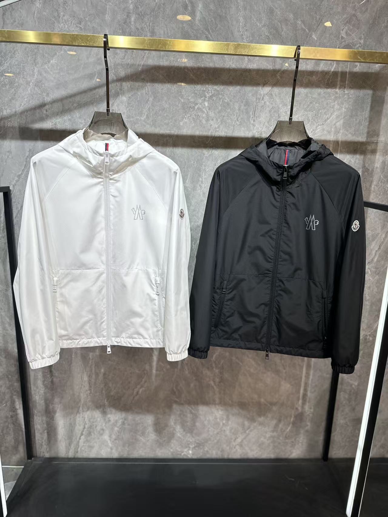 26SS⚠️⚠️🆙顶级品质 蒙口26SS⚠️⚠️ MONCLER春夏新款连帽休闲夹克！颜色: 黑色 白色
