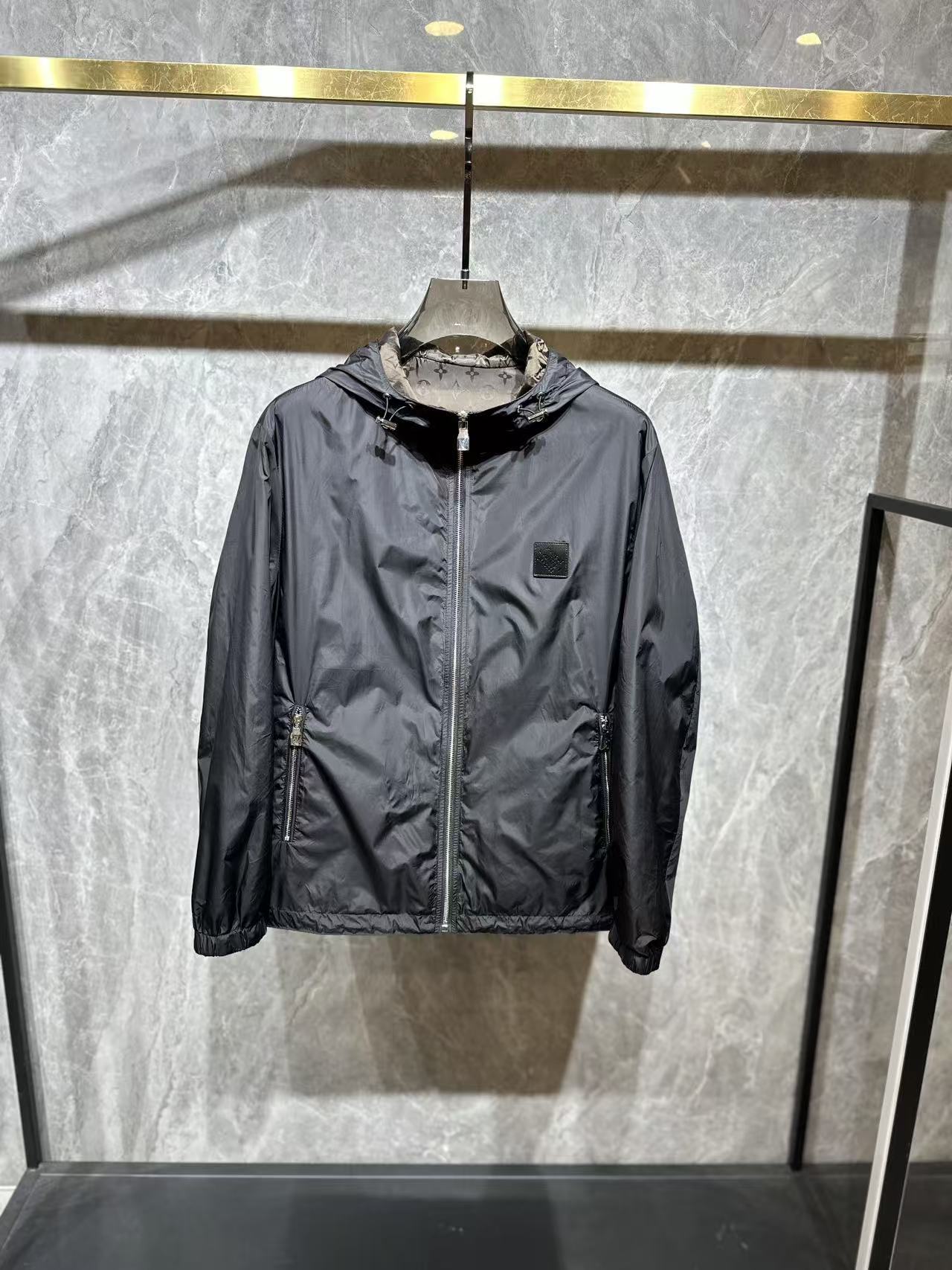 26SS春夏上新啦⚠️⚠️🆙顶级品质 LV休闲夹克！⚠️⚠️柜台同步 原版五金 做工精细 可随意对比～客