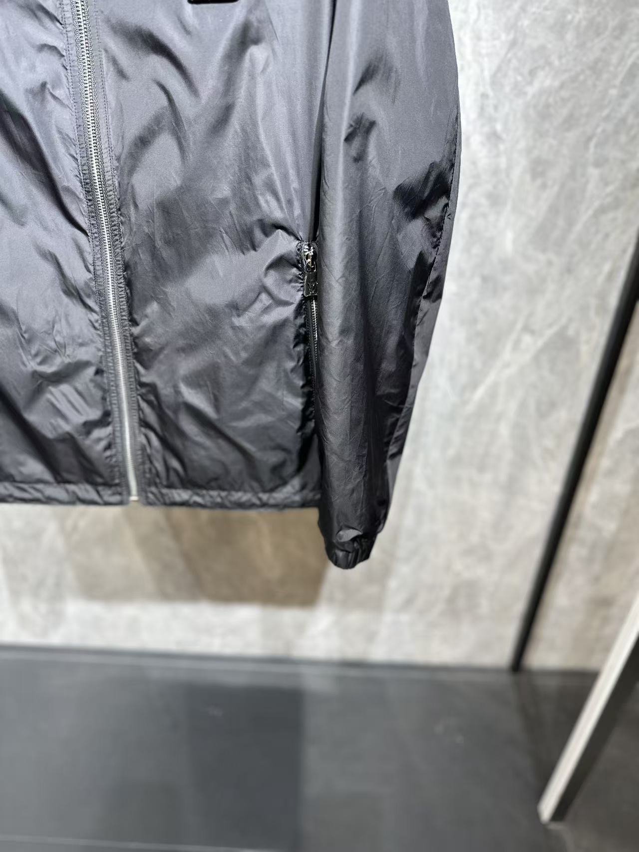 26SS春夏上新啦⚠️⚠️🆙顶级品质 LV休闲夹克！⚠️⚠️柜台同步 原版五金 做工精细 可随意对比～客