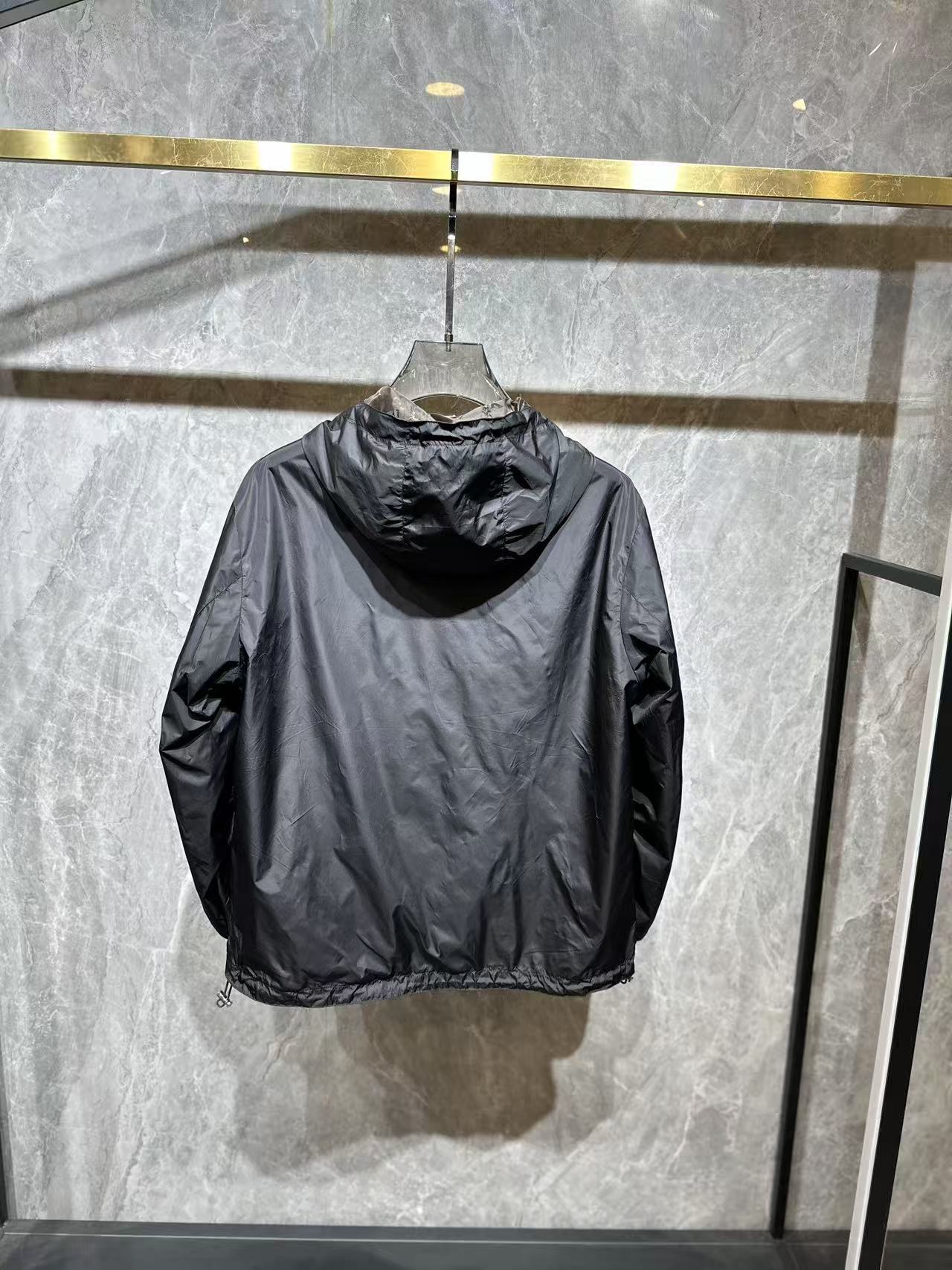 26SS春夏上新啦⚠️⚠️🆙顶级品质 LV休闲夹克！⚠️⚠️柜台同步 原版五金 做工精细 可随意对比～客