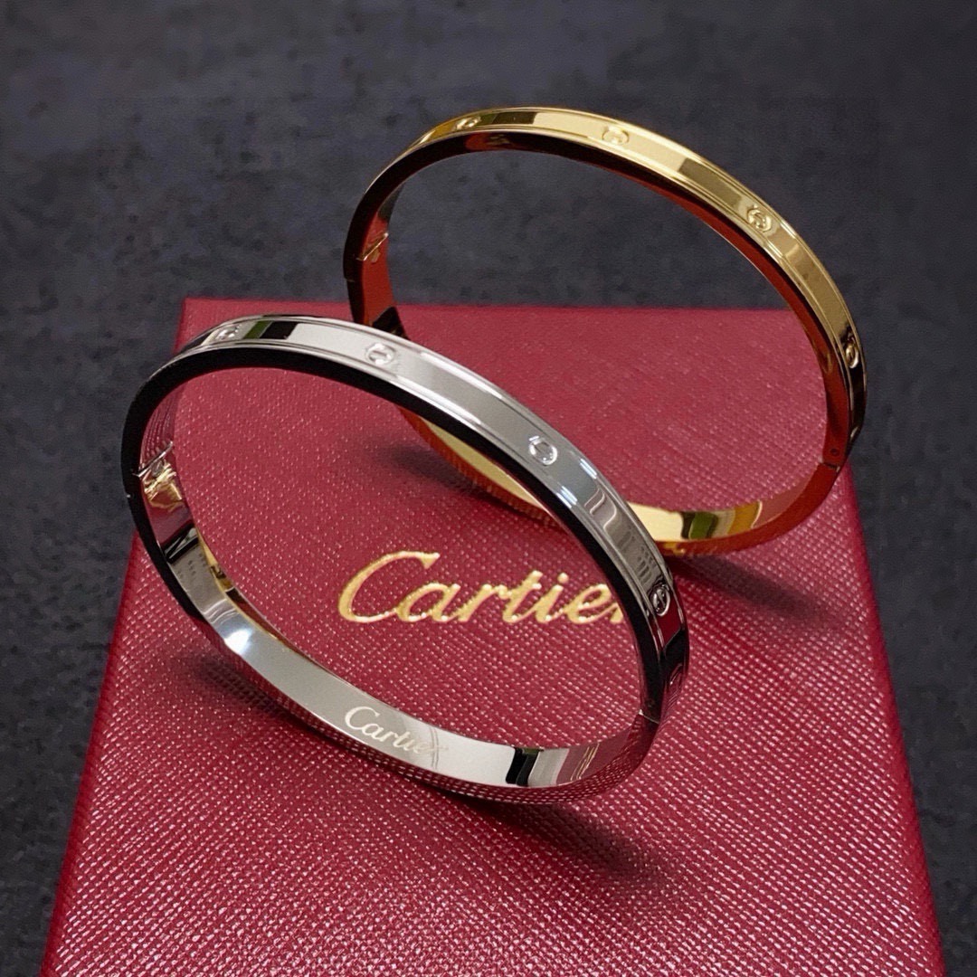 NO:641206,Cartier's official website recently released a popular narrow version of the fine bracelet, imported Seiko color-preserving 18k high-end customized top craftsmanship, the counter logo is clearly engraved, and there are no dead ends in 360 degrees!  The new narrow version design is more refined ~ For such a beautiful thing, you must have super white, high-quality jewelry, cartier, cartier, bracelet19860909Cartier 卡地亚官网最新发布 火爆窄版细款手镯进口精工保色18k高端定制顶级工艺 专柜logo刻字清晰 360度无死角！全新的窄版设计 更显精致～如此美物 你必须拥有超级显白,饰品精品,cartier,cartier,bracelet,Jewelry
