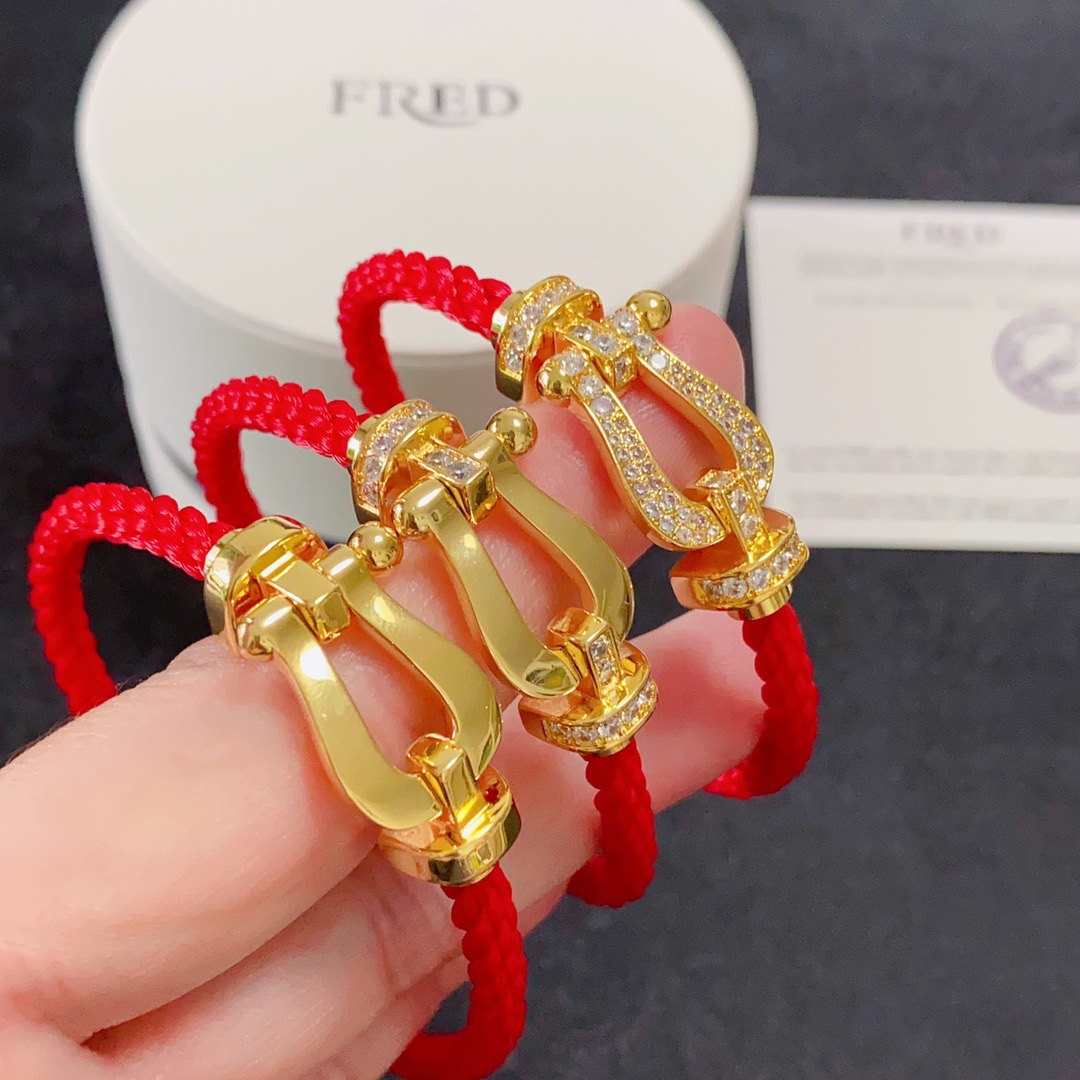 NO:643185,New product release hot Fred Feiden gold buckle full diamond, half diamond, non-diamond horseshoe buckle unisex high quality nylon rope bracelet bracelet!  Big brand of red leather rope in the year of birth, fashionable and exquisite FORCE series bracelets, high-end customization ~ sub-gold micro-plating 18k gold craftsmanship, Seiko horseshoe buckle head bracelet!  The effect is very versatile. Internet celebrity expert. A must-have item for fashionistas. Rose gold, gold and silver buckles for men and women, two sizes 17/19cm, fine jewelry, bracelet, bracelet, gold19860909新品发布火爆费雷德 Fred斐登黄金色扣头满钻、半钻、无钻马蹄扣中性款高品质尼龙绳手链手镯！本命年红皮绳大牌 时尚 精致FORCE 系列手链高端定制～亚金微电镀18k金工艺 精工马蹄扣头手镯！上手效果非常百搭 网红达人 时尚一族必备单品 玫瑰金、黄金、银色扣头男女情侣款两个码数17/19cm,饰品精品,bracelet,bracelet,gold,Jewelry