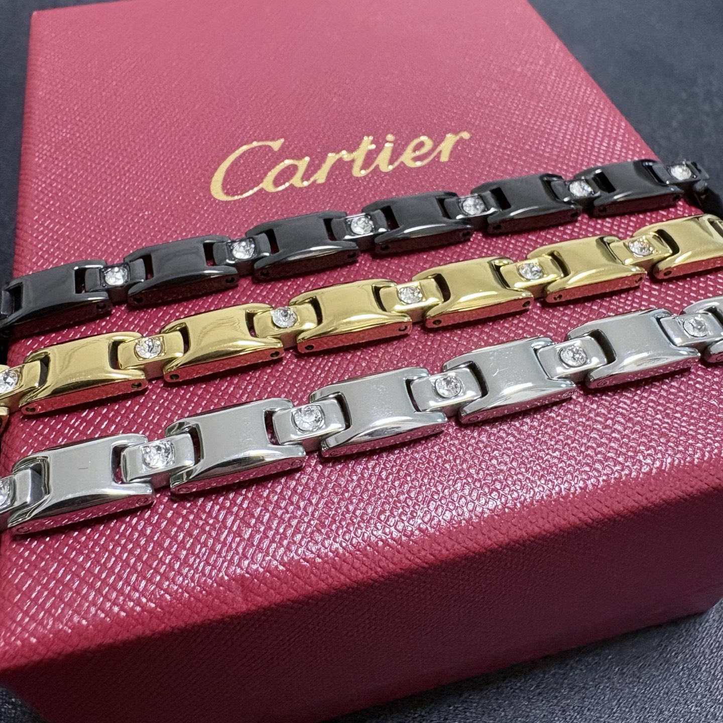 NO:688083,Cartier narrow version Cartier card family classic large white diamond gold, silver, black chain large size men's 21Cm thin version bracelet tank chain unisex style can be worn by men and women!  Thick, high-quality zp replica, 14K fine steel material, color-resistant and does not fade, exquisite and delicate, a must-have for every hand, versatile all year round, can be worn for bathing and swimming, without fading, fine jewelry, cartier, cartier, bracelet19860909卡地亚窄版Cartier卡家经典大颗白钻金色、银色、黑色链条大码男士21Cm细版本手链坦克链中性款男女可佩戴！厚实高品质zp复刻 14K精钢材质保色不掉色精致细腻人手必备一条哦一年四季百搭款洗澡游泳均可佩戴不掉色,饰品精品,cartier,cartier,bracelet,Jewelry
