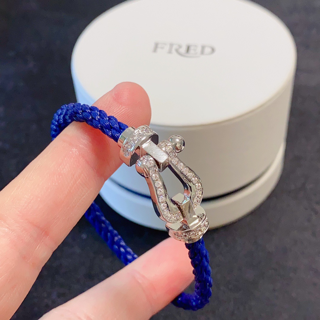 NO:705370,New product launch hot royal blue Fred Feiden full diamond, half diamond, non-diamond horseshoe buckle unisex high quality black wire rope bracelet bracelet!  Big brand of natal rope, fashionable and exquisite FORCE series bracelets, high-end customization ~ Asian gold micro-plating 18k gold craftsmanship, Seiko horseshoe buckle head bracelet!  The effect is very versatile. Internet celebrity expert. A must-have item for fashionistas. Rose gold, gold and silver buckles for men and women, two sizes 17/19cm, fine jewelry, bracelet, bracelet, gold19860909新品发布火爆宝蓝色费雷德 Fred斐登满钻、半钻、无钻马蹄扣中性款高品质黑色钢丝绳手链手镯！本命绳大牌 时尚 精致FORCE 系列手链高端定制～亚金微电镀18k金工艺 精工马蹄扣头手镯！上手效果非常百搭 网红达人 时尚一族必备单品 玫瑰金、黄金、银色扣头男女情侣款两个码数17/19cm,饰品精品,bracelet,bracelet,gold,Jewelry