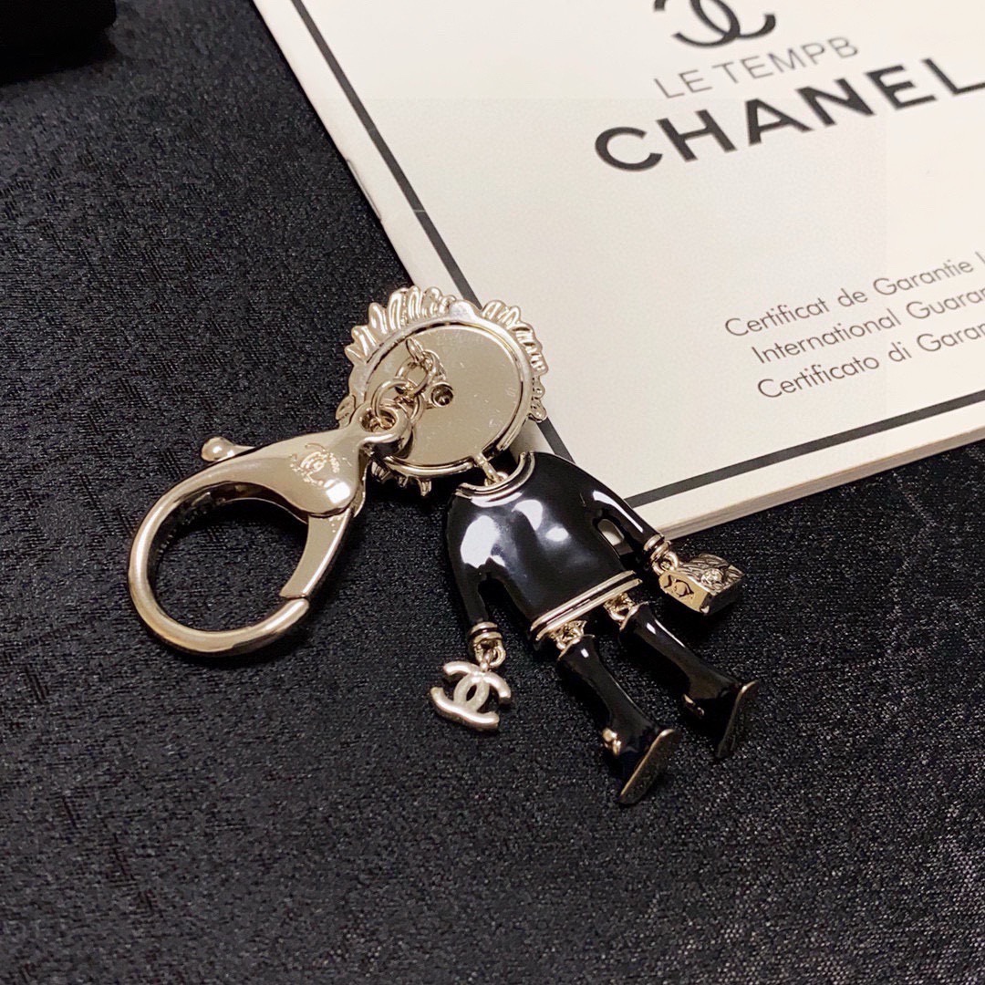 Chanel 香奈儿Chanel水钻狮子炫彩包饰、钥匙扣 饰有包包香奈儿双C字母标识坠饰 可进行个性化定制