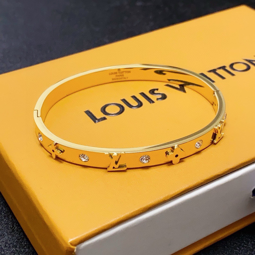 Louis Vuitton 新品 LV字母镶钻手镯 Louis Vuitton 路易威登 一致材质 火 设计独特 前卫