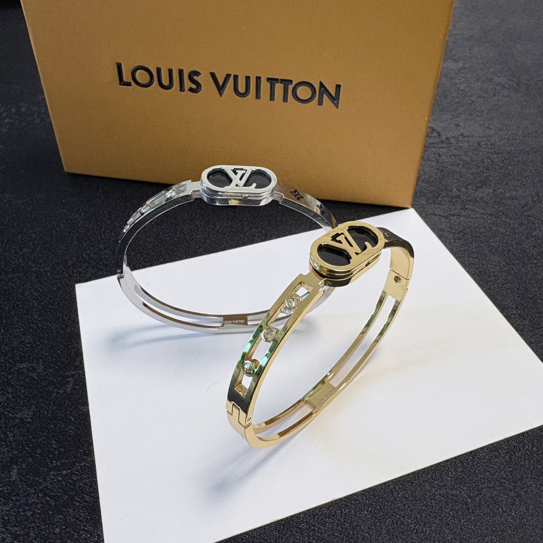 Louis Vuitton 新品 LV字母手镯 Louis Vuitton 路易威登 一致材质 火 设计独特 前卫