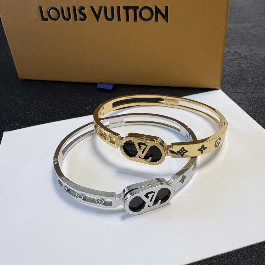 Louis Vuitton 新品 LV字母手镯 Louis Vuitton 路易威登 一致材质 火 设计独特 前卫