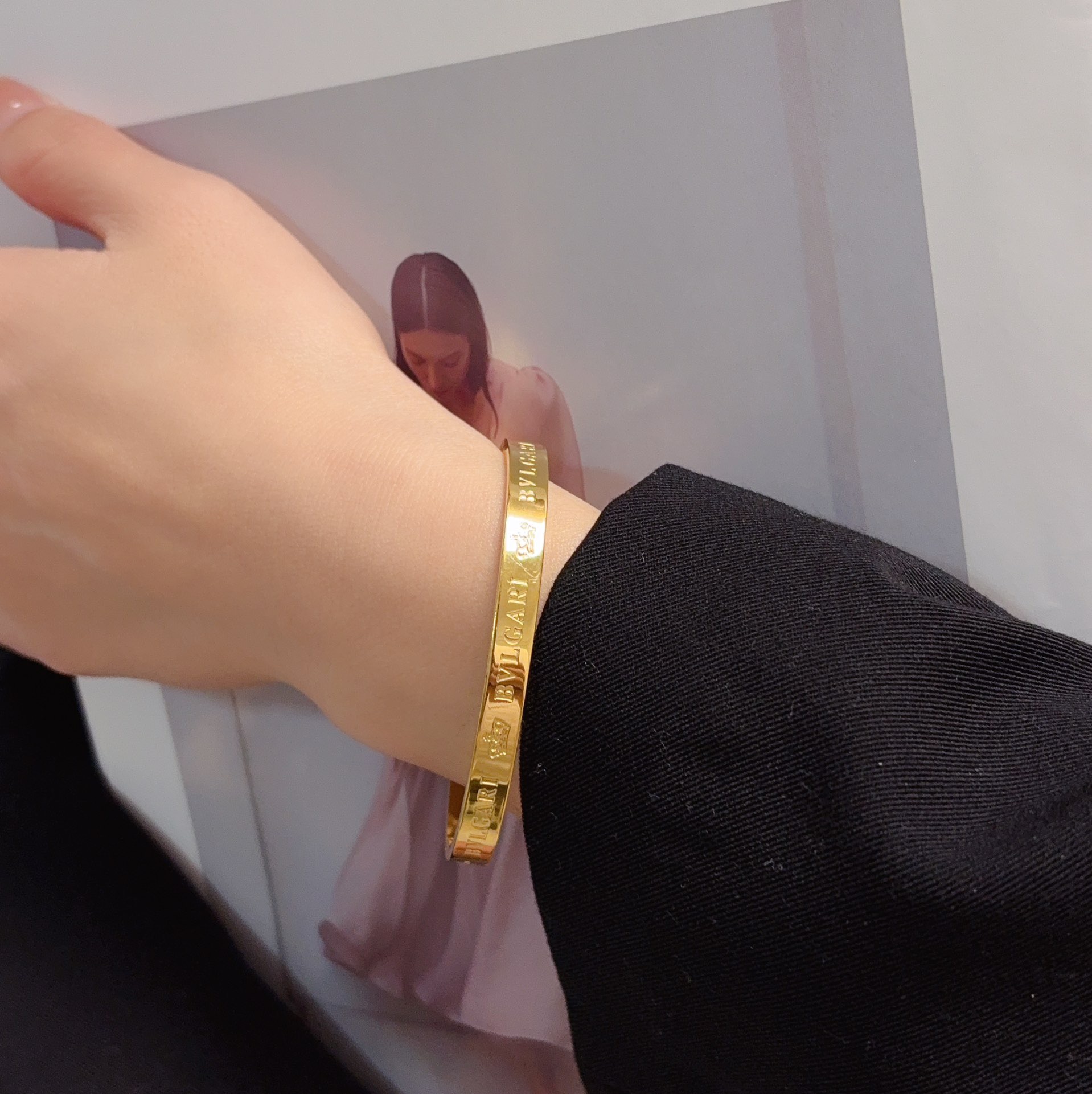 Bvlgari 宝格丽BVLGARI高品质中性款皇冠 雕刻手镯