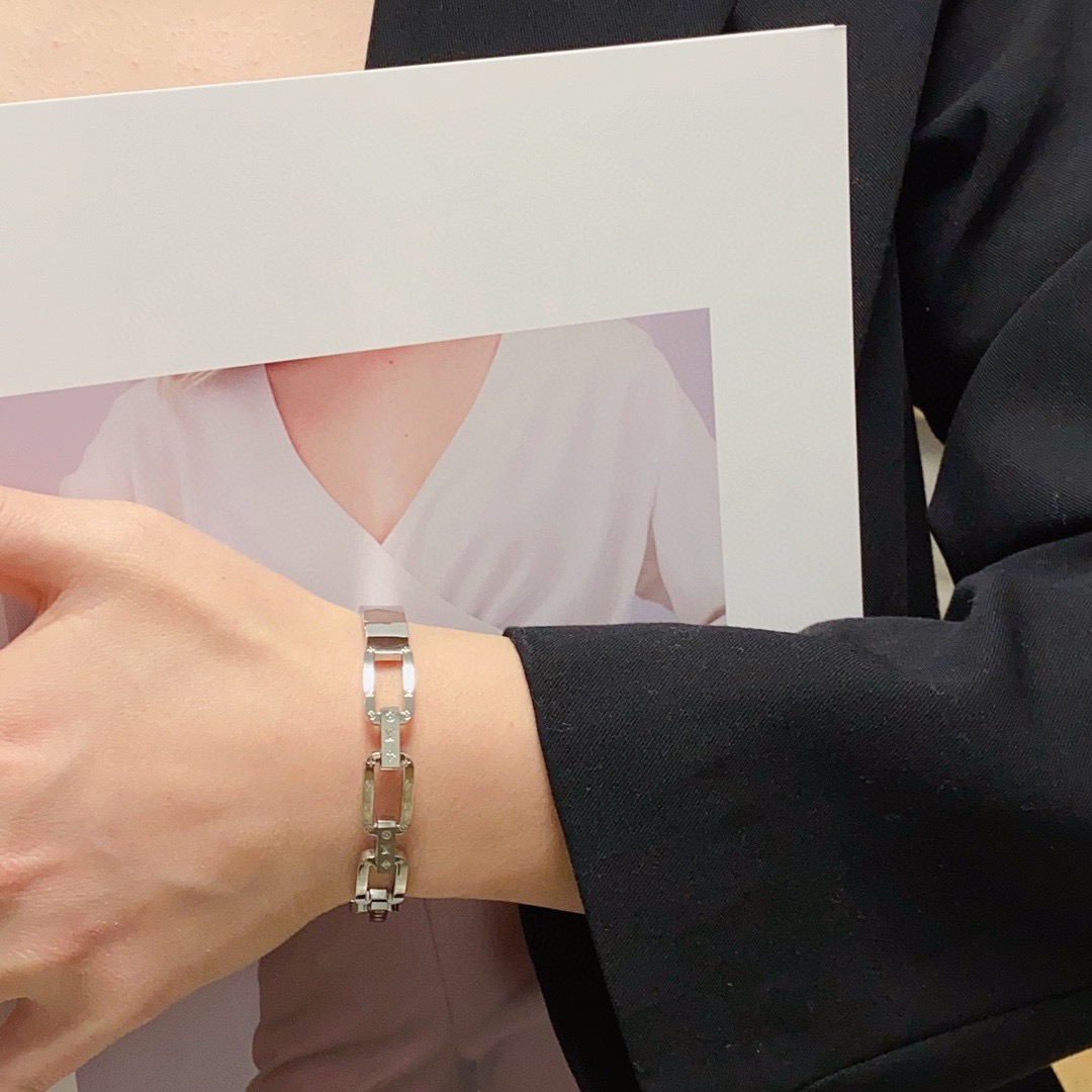 China Replica LV Jewelry LVJ0401-982