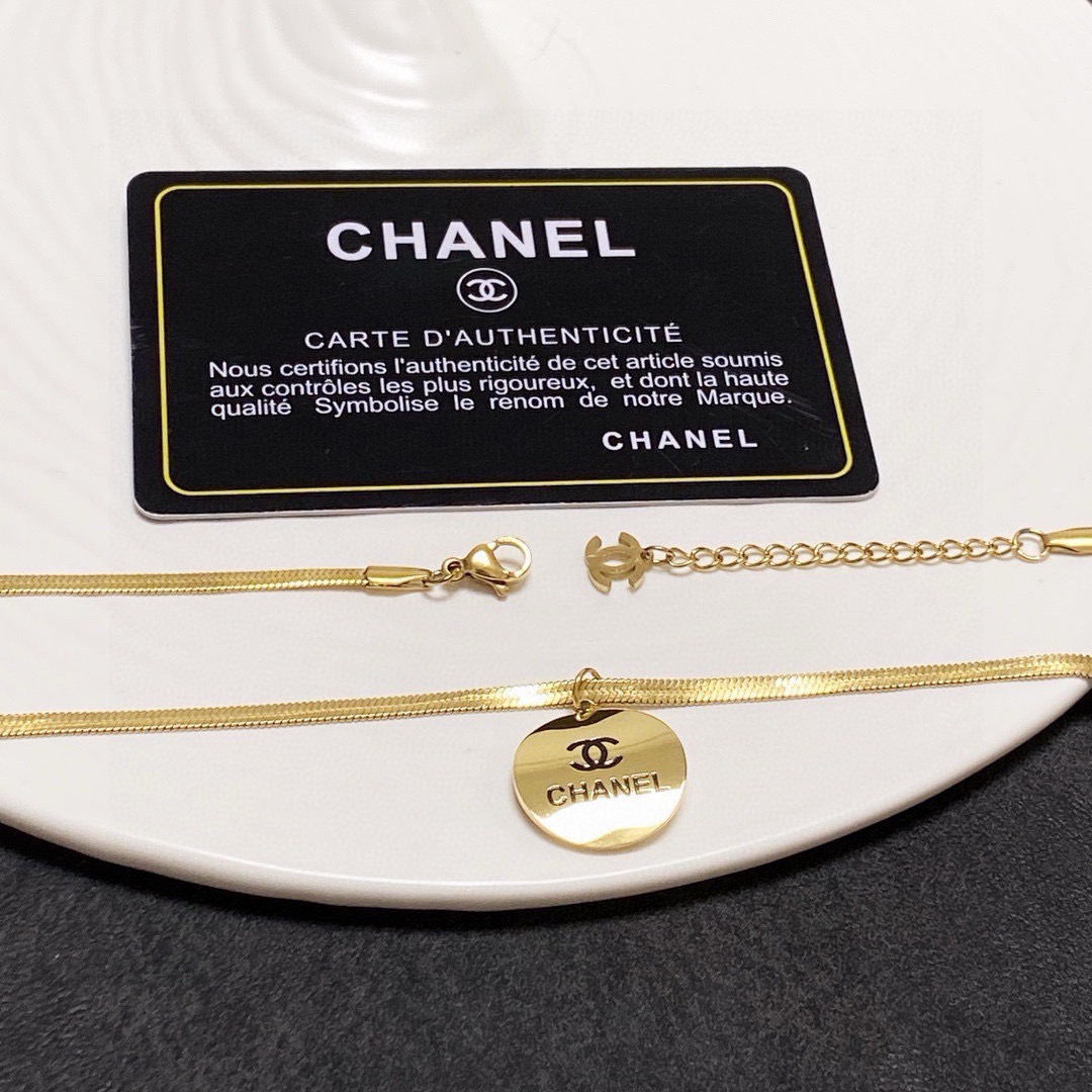 Chanel 超个性 百搭款特别特别赞 整体细节非常令人惊喜 设计感十足 款式典雅而 突显法式高雅气息