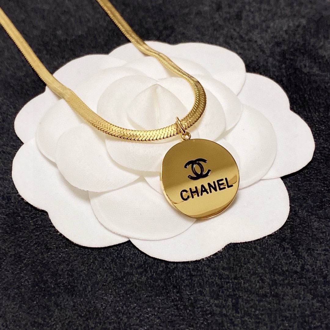 Chanel 超个性 百搭款特别特别赞 整体细节非常令人惊喜 设计感十足 款式典雅而 突显法式高雅气息