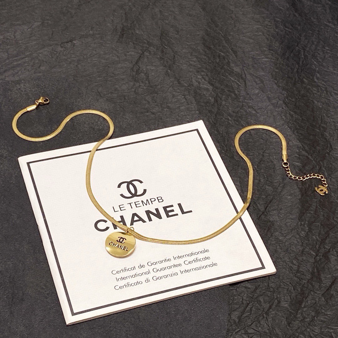 Chanel 超个性 百搭款特别特别赞 整体细节非常令人惊喜 设计感十足 款式典雅而 突显法式高雅气息