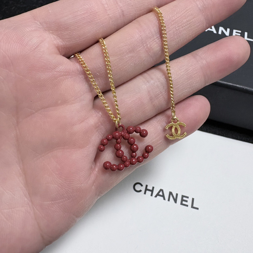 Chanel 小红书火爆新款 香奈儿Chanel高版本最新款双C新年红小吊坠项链 叠戴更加 超个性