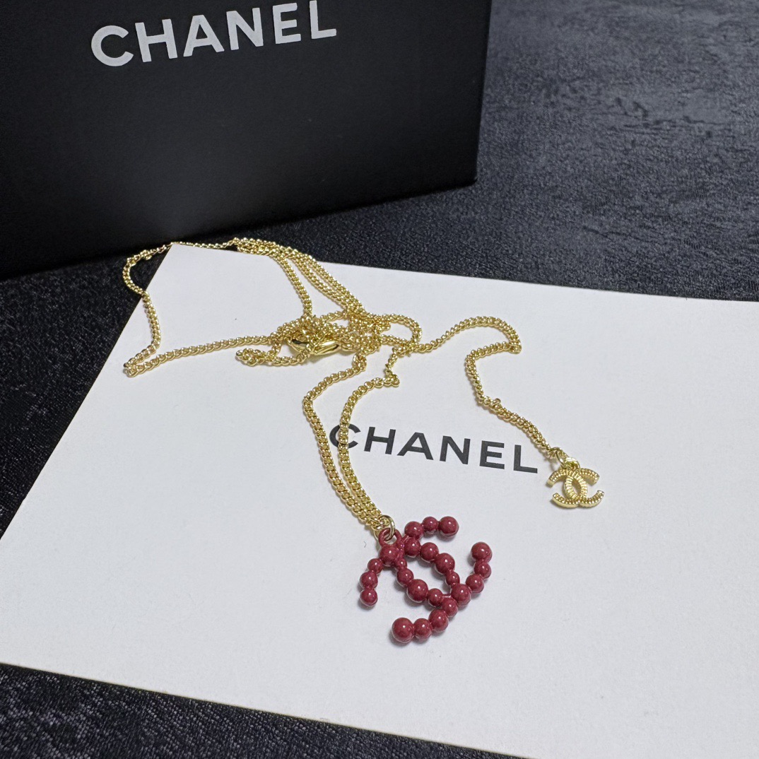 Chanel 小红书火爆新款 香奈儿Chanel高版本最新款双C新年红小吊坠项链 叠戴更加 超个性