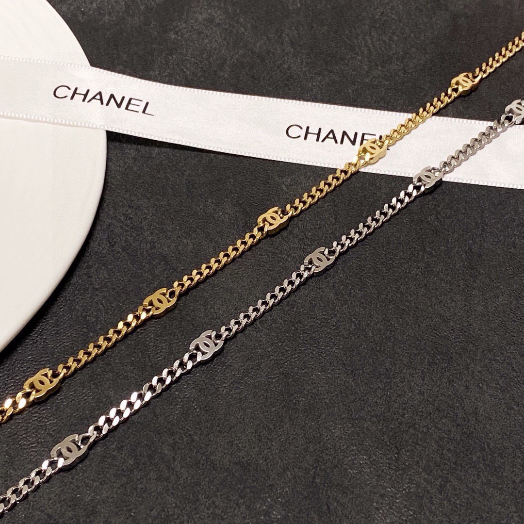 Chanel 香奈儿Chanel最新款双C项链 精钢保色超个性 百搭款特别特别赞 整体细节非常令人惊喜