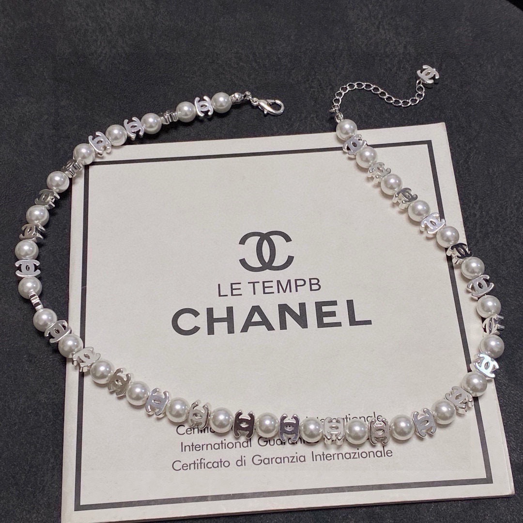 Chanel 香奈儿Chanel最新款珍珠项链 超个性 百搭款特别特别赞 整体细节非常令人惊喜
