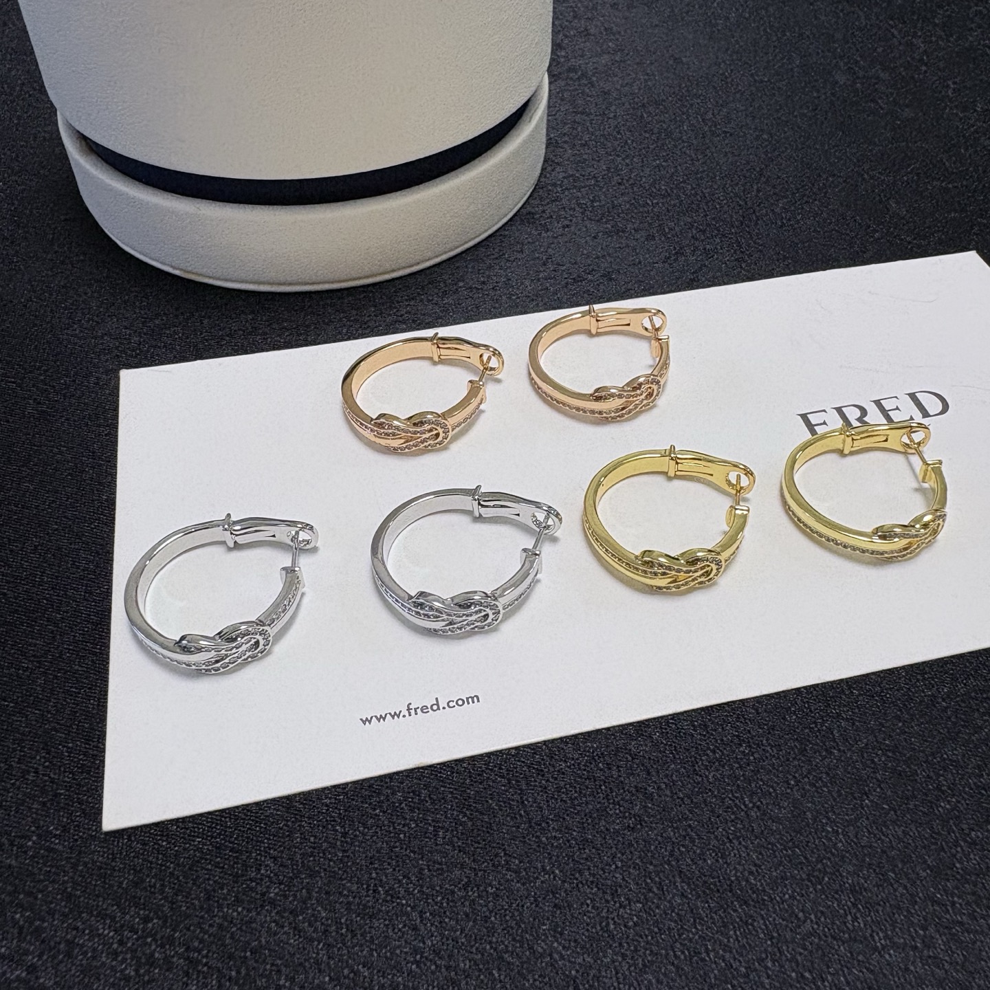 Fred 新品发布 火爆 Fred斐登玫瑰金满钻小马蹄中性款高品质小耳钉耳勾耳拍