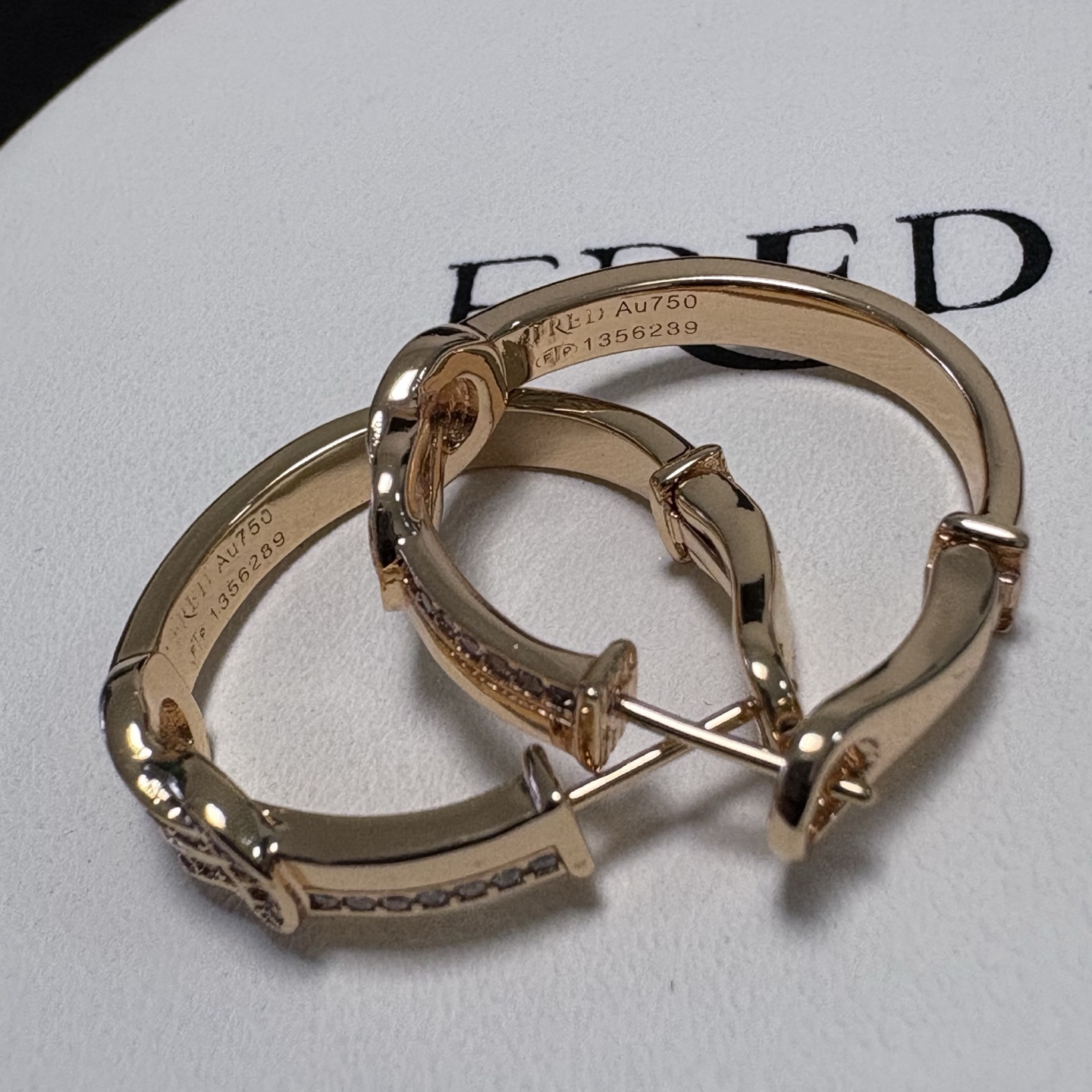 Fred 新品发布 火爆 Fred斐登玫瑰金满钻小马蹄中性款高品质小耳钉耳勾耳拍