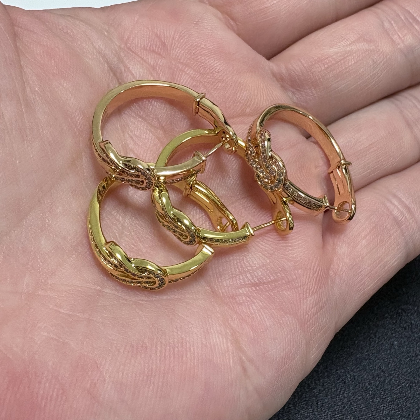 Fred 新品发布 火爆 Fred斐登玫瑰金满钻小马蹄中性款高品质小耳钉耳勾耳拍