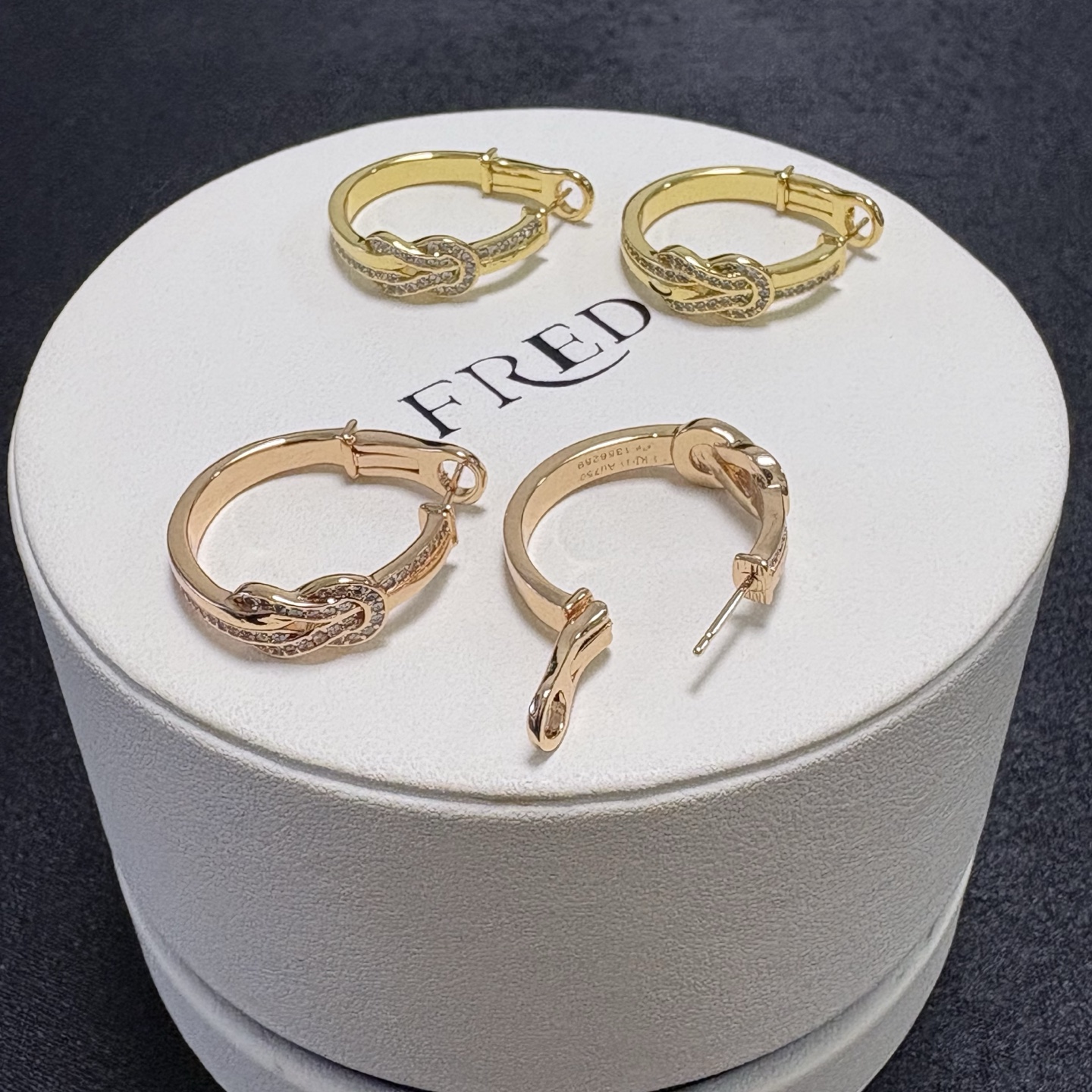 Fred 新品发布 火爆 Fred斐登玫瑰金满钻小马蹄中性款高品质小耳钉耳勾耳拍