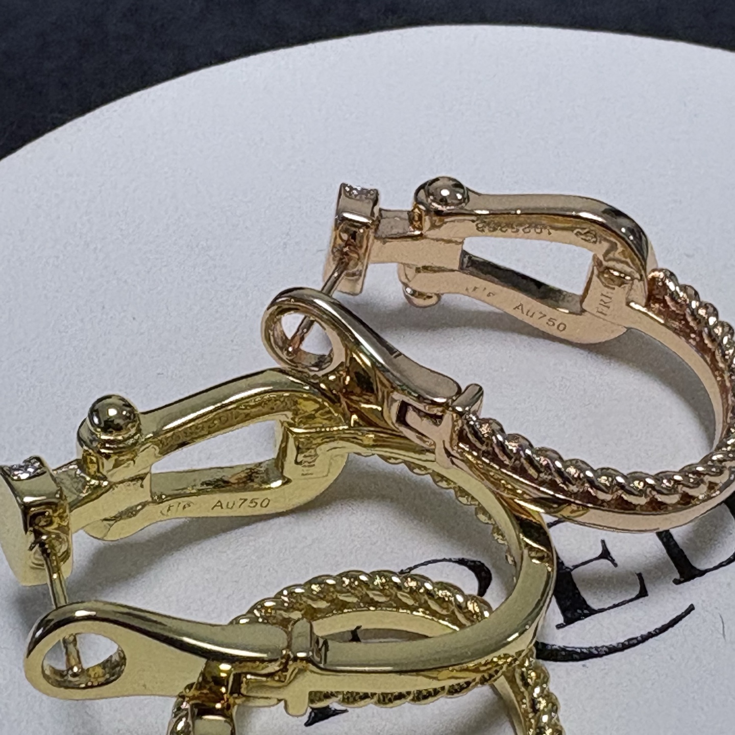 Fred 新品发布 火爆 Fred斐登玫瑰金满钻小马蹄中性款高品质小耳钉耳勾耳拍