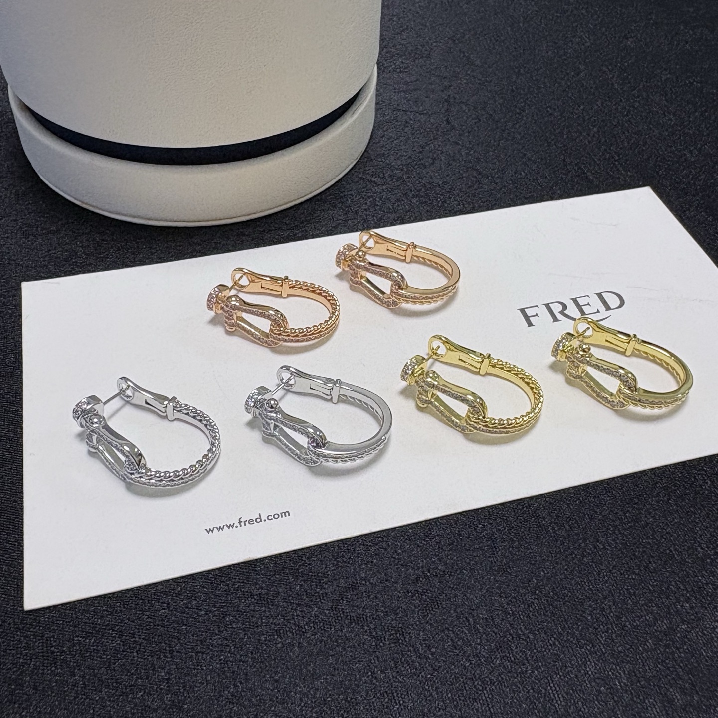 Fred 新品发布 火爆 Fred斐登玫瑰金满钻小马蹄中性款高品质小耳钉耳勾耳拍