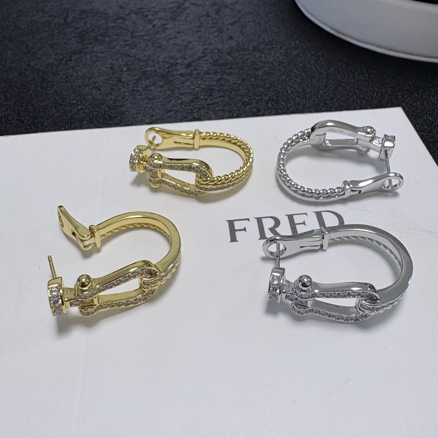 Fred 新品发布 火爆 Fred斐登玫瑰金满钻小马蹄中性款高品质小耳钉耳勾耳拍