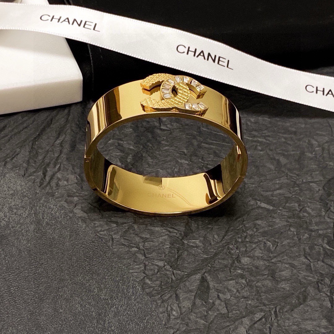 Chanel 新款 香奈儿Chanel宽版微镶钻手镯