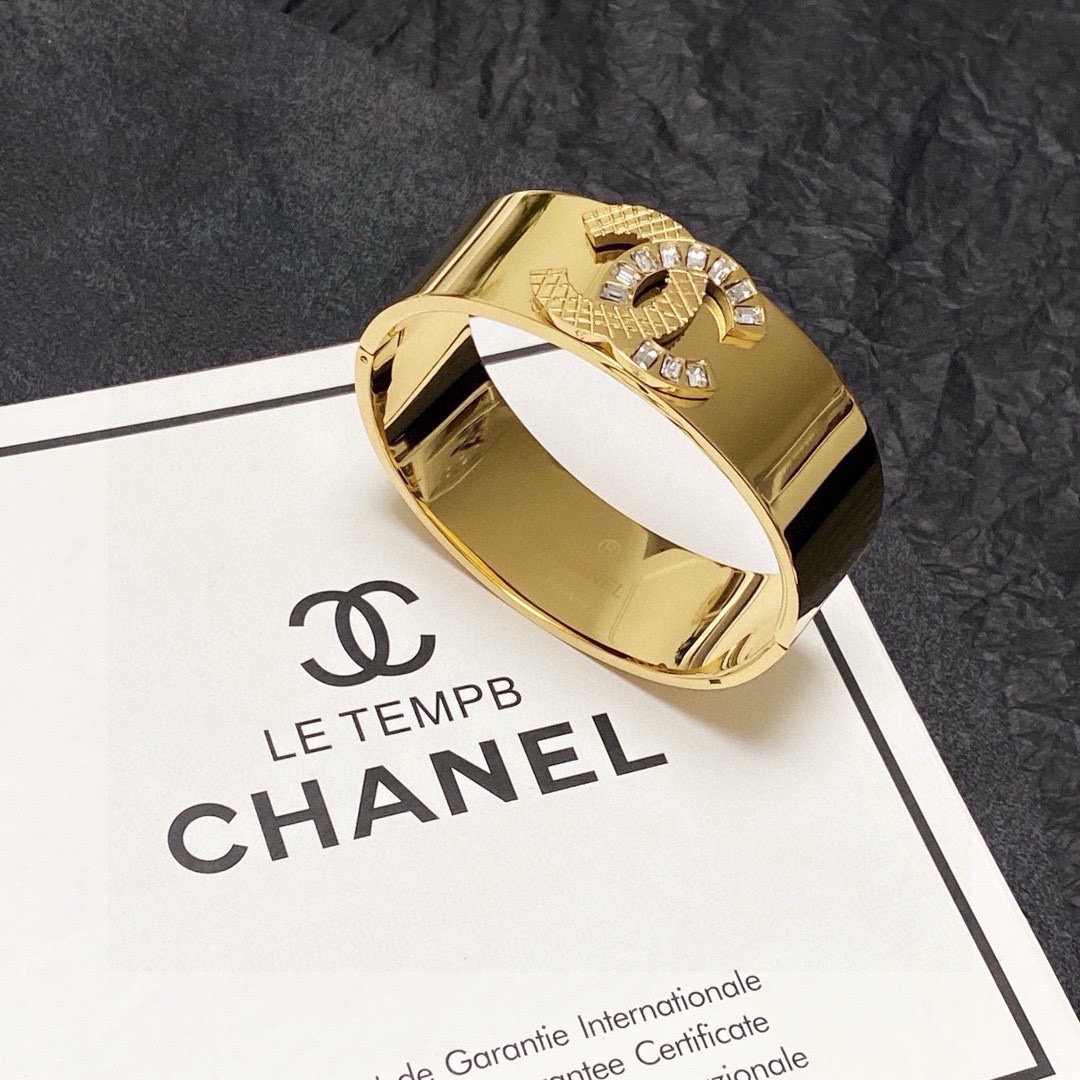 Chanel 新款 香奈儿Chanel宽版微镶钻手镯