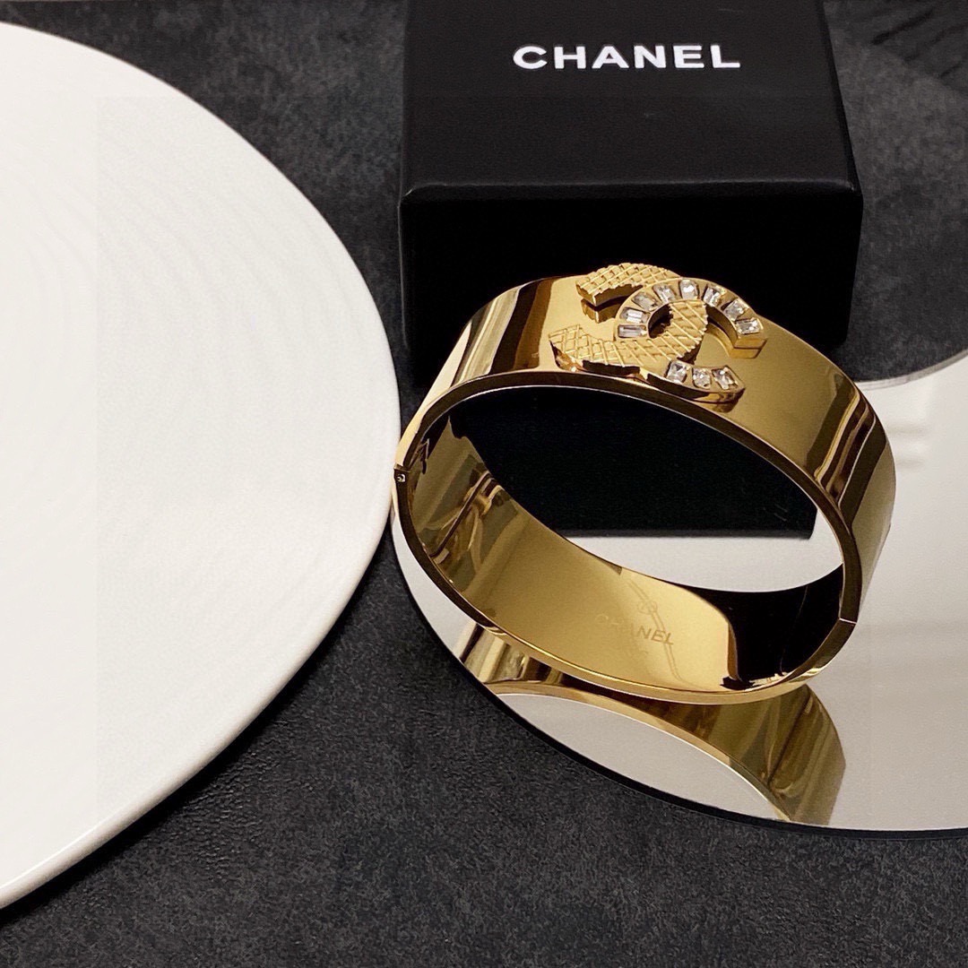 Chanel 新款 香奈儿Chanel宽版微镶钻手镯