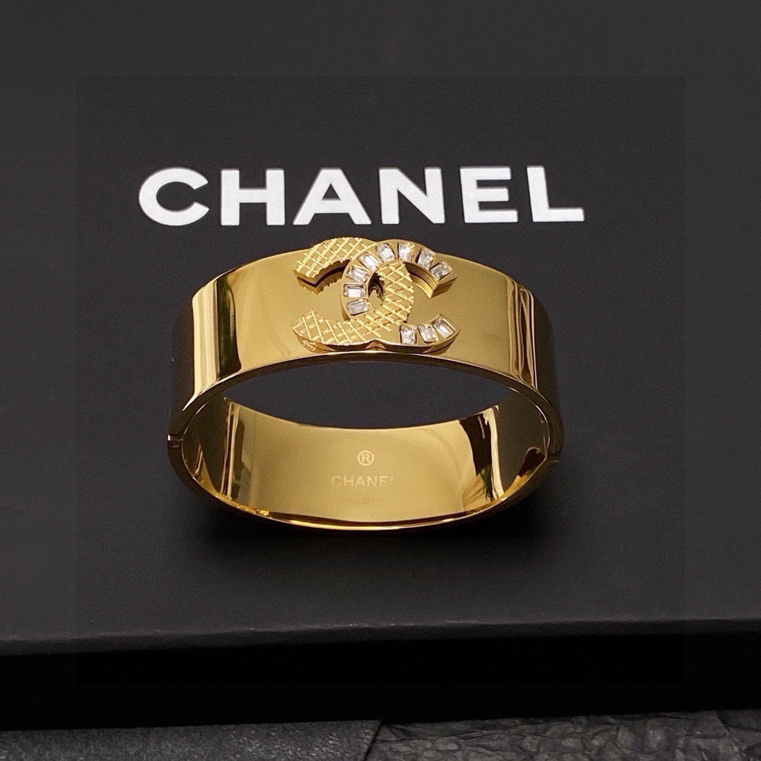 Chanel 新款 香奈儿Chanel宽版微镶钻手镯