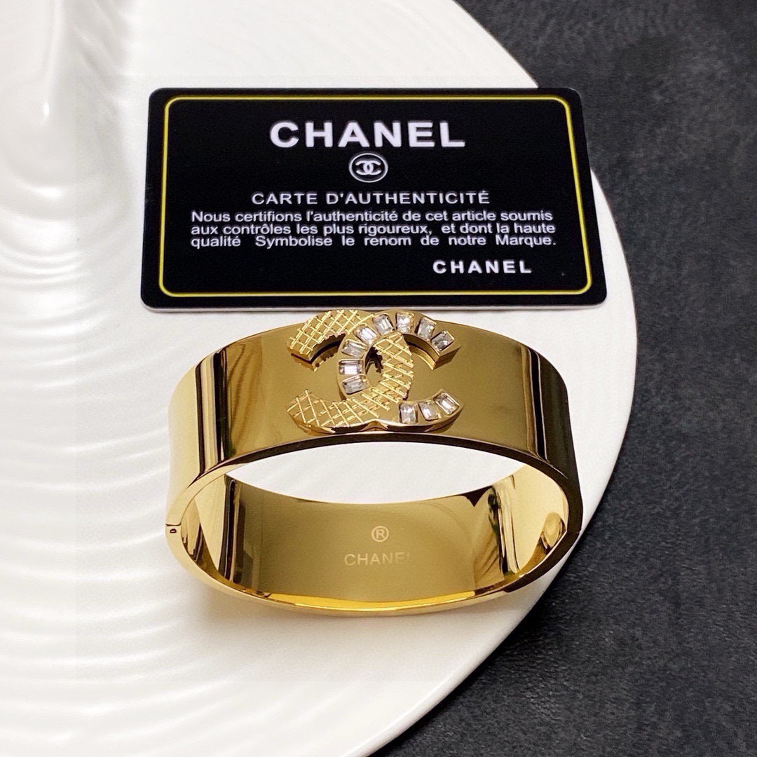 Chanel 新款 香奈儿Chanel宽版微镶钻手镯