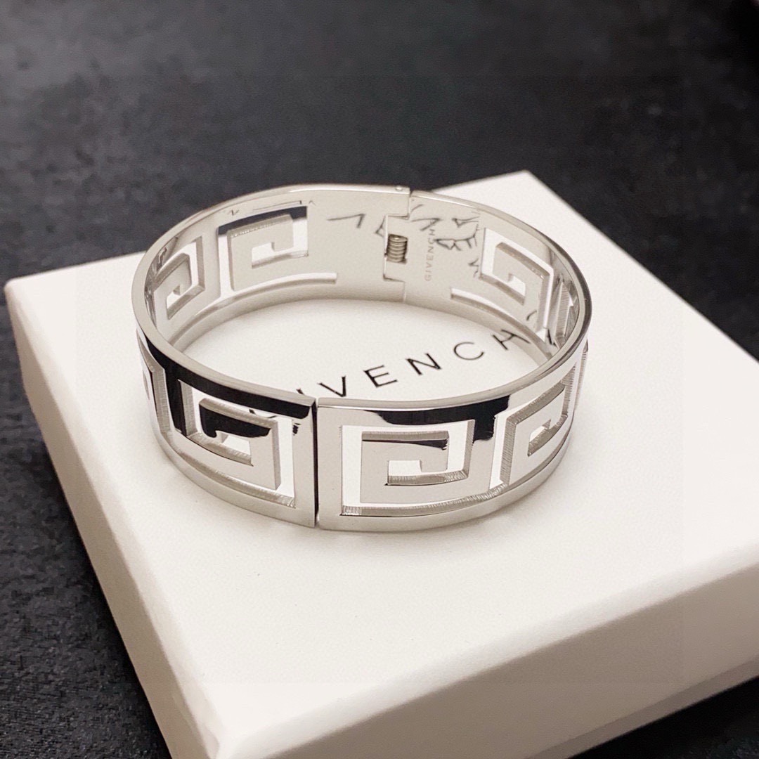 Givenchy 新款 设计不张扬 不能更美了 LG 质量杠杠滴 识货的亲们看过来
